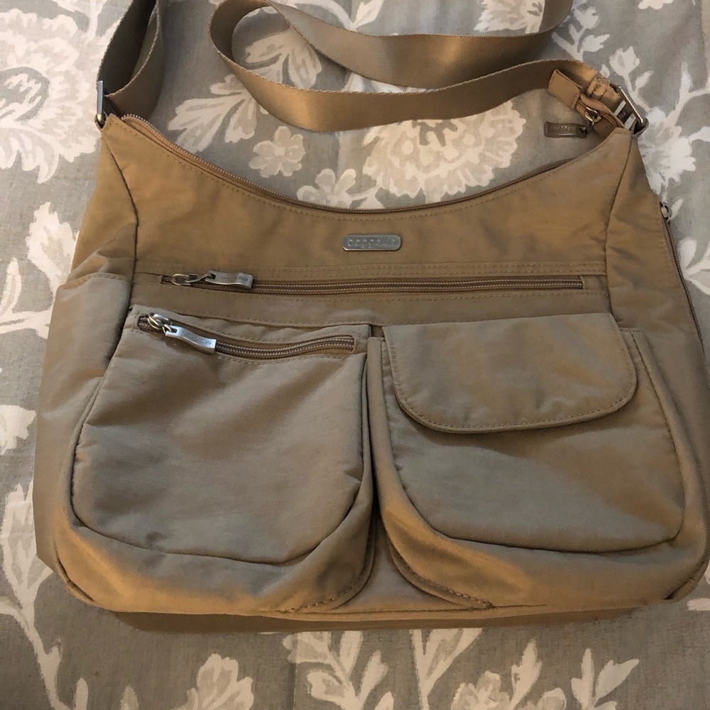 Baggallini large tan beige nylon shoulder bag